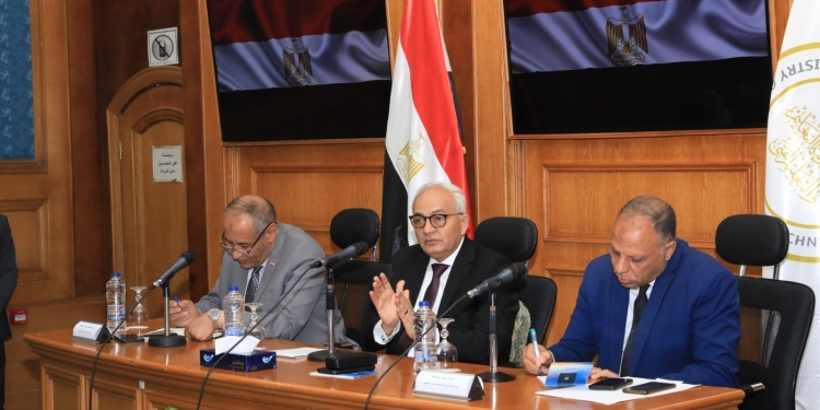 توزيع درجات أسئلة امتحان اللغة العربية بالثانوية العامة 2023