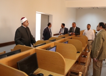رئيس جامعة الأزهر ونوابه يتفقدون معامل الاختبارات الإلكترونية