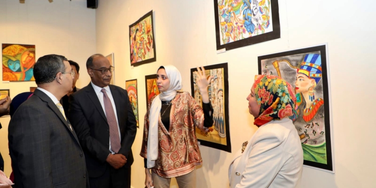 التربية والتعليم والسفارة الهندية بالقاهرة تنظمان معرض “لمحات من الهند للمعلمين” بدار الأوبرا