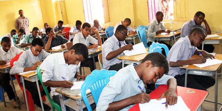 تحويل ومعادلة وتأجيل.. ضوابط قبول الطلاب العائدين من السودان بالمدارس المصرية