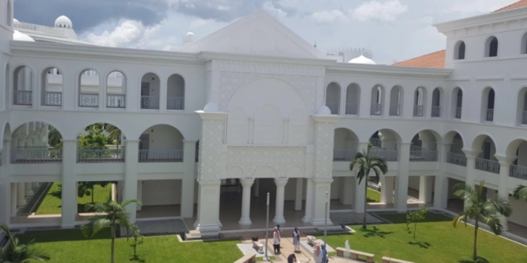 بنمويل جزئي .. جامعة البخاري الدولية تقدم منح لدراسة البكالوريوس