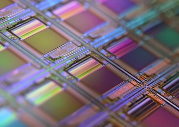 علماء روس وإيطاليون يبتكرون خلايا تزيد من كفاءة الألواح الشمسية