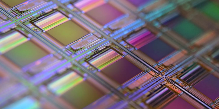 علماء روس وإيطاليون يبتكرون خلايا تزيد من كفاءة الألواح الشمسية