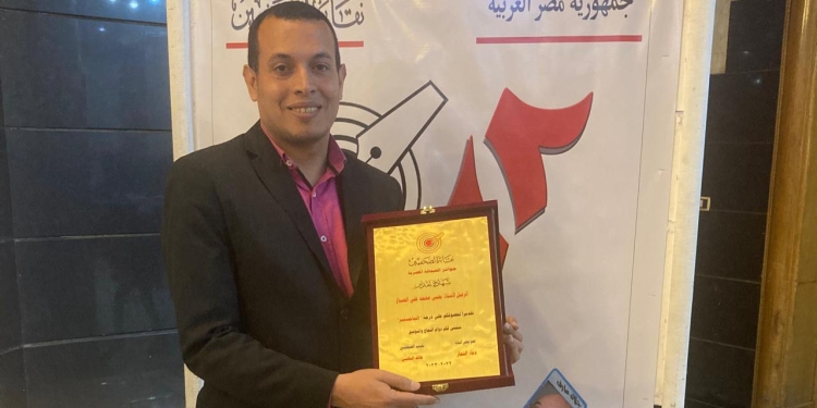 نقابة الصحفيين تكرم الصحفي يحيى الصباغ عن ماجستير ” فن المقاله “