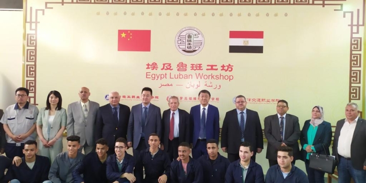 مجاهد ووفد صيني يتفقدون ورشة “لوبان – مصر” بالمدرسة الفنية المتقدمة لتكنولوجيا الصيانة