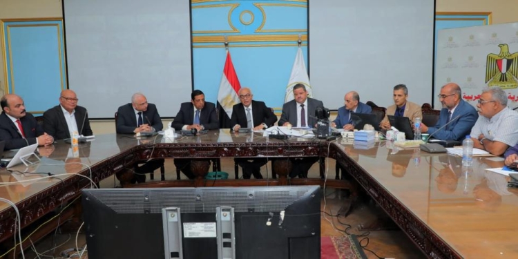 وزير التعليم يتابع سير امتحانات الدبلومات الفنية من غرفة العمليات المركزية