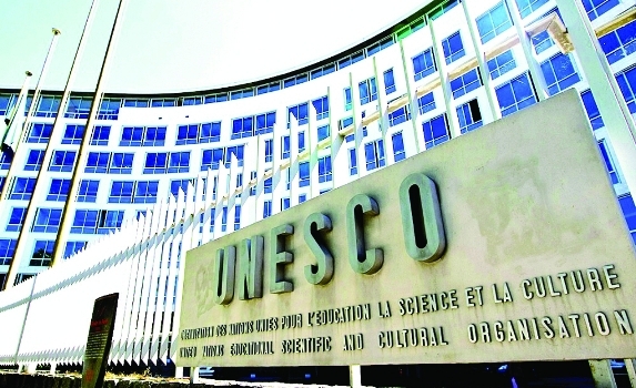 وزير التعليم العالي يغادر إلى باريس للمشاركة في الدورة  216 للمجلس التنفيذى لليونسكو