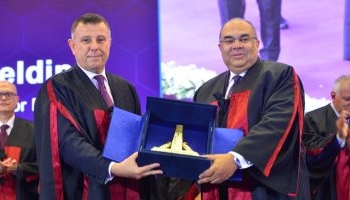 الجامعة البريطانية تهنىء الدكتور محمود مجيى الدين