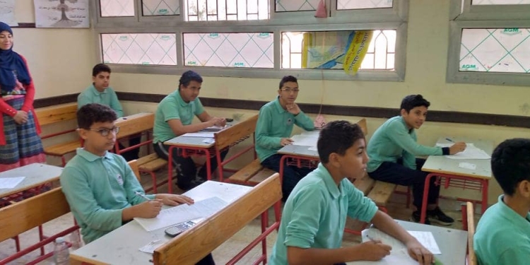 أمهات مصر: صعوبة اقتصاد الثانوية العامة 2023 والإحصاء فوق المتوسط ومطالب بتوفير "مراوح" باللجان 