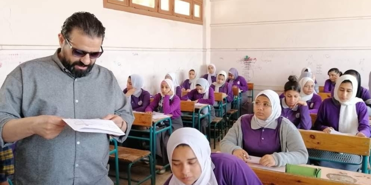 التعليم تُحذر طلاب الثانوية العامة من الحل في كراسة الأسئلة