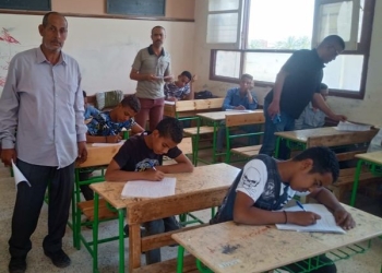 أحدهم “شاهد زور” والأخر يخدع نفسه.. الأزهر يوضح حكم الطالب “الغشاش” والمراقبين المتغافلين 