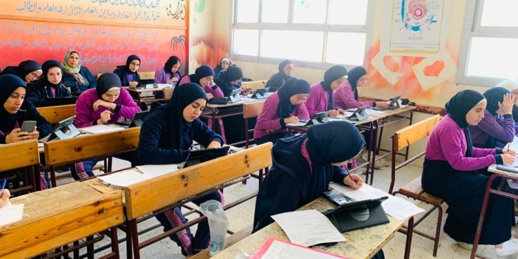 خطة «التعليم» لتطبيق «البوكليت» بامتحانات الشهادة الإعدادية