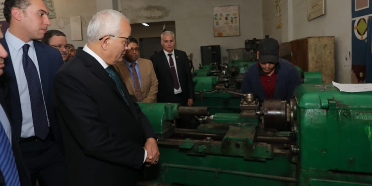 رابط وموعد التقديم الإلكتروني للأول الابتدائي ورياض الأطفال للمدارس الرسمية والرسمية لغات