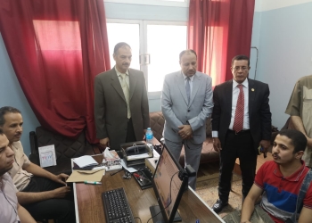 نائب رئيس جامعة الأزهر يتفقد سير أعمال الامتحانات الشفوية الإلكترونية للقرآن الكريم بكلية الشريعة والقانون بأسيوط