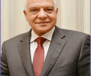 محافظ الجيزة يتابع فعاليات تطعيم الطلاب ضد مرض الالتهاب السحائي