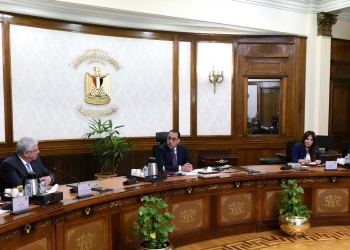 رئيس الوزراء يتابع مقترحات مشروع تطوير الهوية البصرية للطريق الدائري