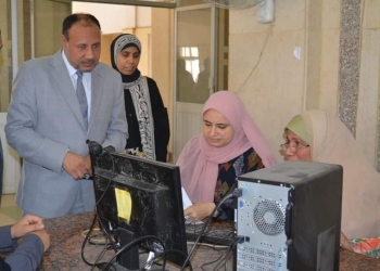 نائب رئيس جامعة الأزهر يتفقد سير الامتحانات الشفهية الإلكترونية لكلية التربية بنات بأسيوط
