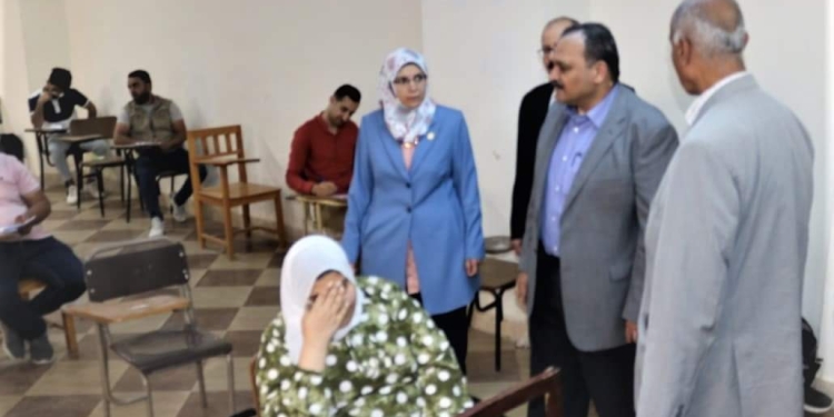 نائب رئيس جامعة بنها يتفقد الامتحانات بكليتي الزراعة والطب البيطري