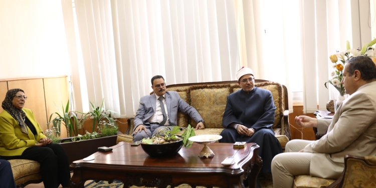 رئيس جامعة الأزهر يقدم التهنئة لرئيس هيئة ضمان الجودة الجديد