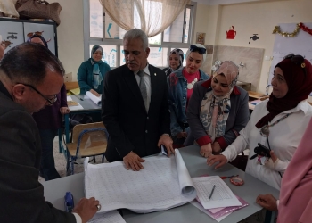 وكيل التعليم بالقاهرة يتابع سير امتحانات صفوف النقل بالترم الثاني