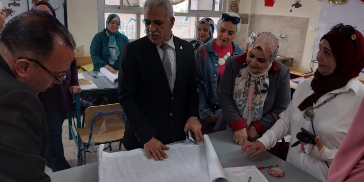 وكيل التعليم بالقاهرة يتابع سير امتحانات صفوف النقل بالترم الثاني