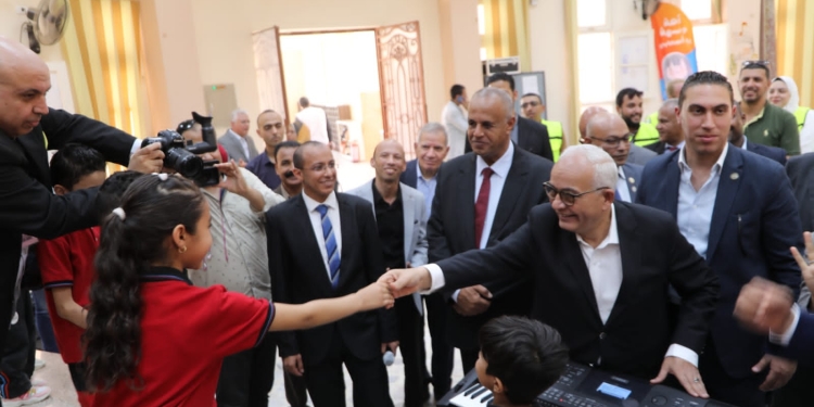 التربية والتعليم: تشجيع القطاع الخاص على الاستثمار في التعليم وإنشاء مباني مدرسية صغيرة منخفضة التكاليف