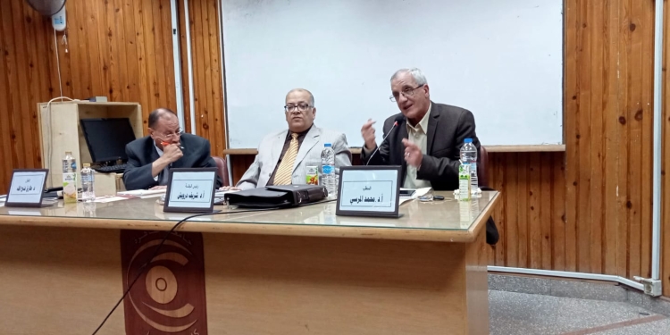 فى مؤتمر”إعلام القاهرة” : ينبغي توعية الشباب حتى لا يقعوا في فخ إدمان المنصات الرقمية