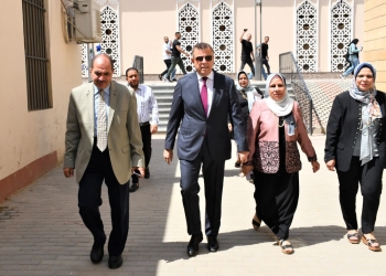 رئيس جامعة عين شمس يتفقد كلية العلوم