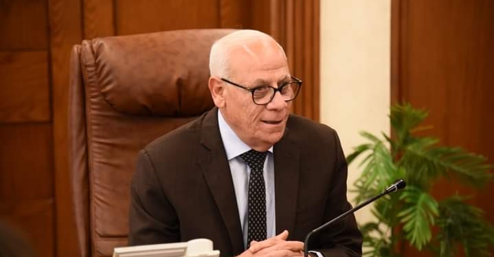 حقيقة إجبار أولياء الأمور على شراء ملفات التقديم بالمدارس لأبنائهم