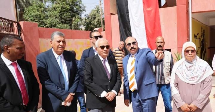 وزير التعليم ومحافظ أسوان يفتتحان مدرستين ويضعان حجر الأساس لمجمع مدارس الحصايا