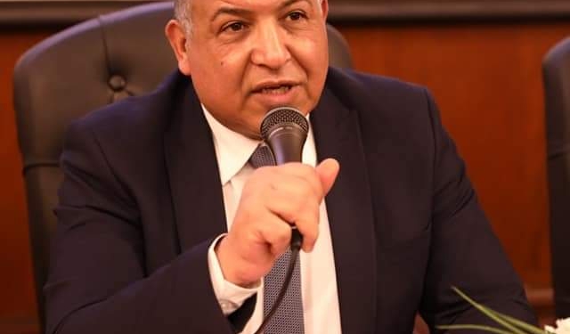 نائب رئيس جامعة الأزهر يفتتح ندوة مبادئ القانون الدولي الإنساني ويهنئ طالبات الشريعة والقانون