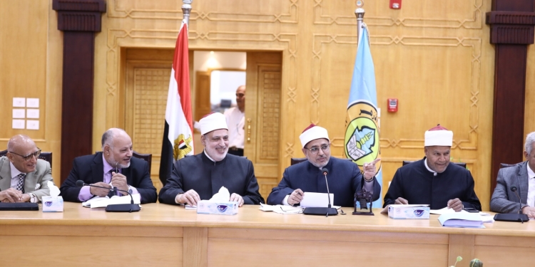 مجلس جامعة الأزهر يشكر الإمام الأكبر ويهنئ راجية طه وحفظة القرآن الكريم