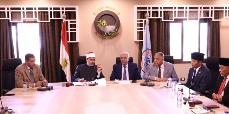 رئيس جامعة الأزهر يبحث سبل التعاون العلمي مع وفد مجلس الشورى الإندونيسي