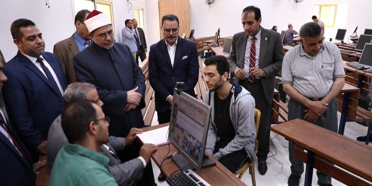 طلاب جامعة الأزهر يشيدون بتوثيق الامتحانات الشفهية في القرآن الكريم عبر أجهزة الحاسب الآلي