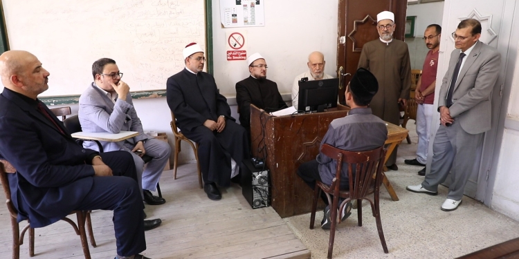رئيس جامعة الأزهر يتفقد الامتحانات الشفهية لطلاب أصول الدين بالدَّراسة وسط إشادة كبيرة من الطلاب مصريين ووافدين