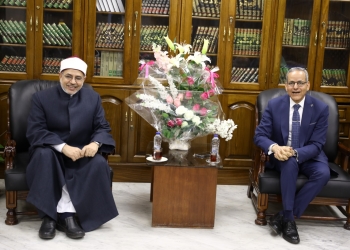 رئيس هيئة الرقابة النووية يشيد بجهود الأزهر الشريف جامعًا وجامعةً في نشر قيم الوسطية والاعتدال في العالم