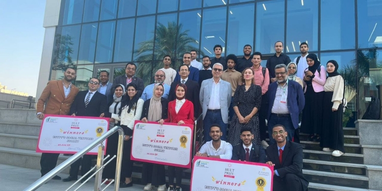 فريق هندسة الإسكندرية يفوز بالمركز بالأول في مسابقة “قمة مصر للمشاريع الاستثمارية المجتمعية”