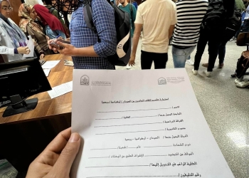 بالصور..إقبال من الطلاب الدراسين بالجامعات الروسية والسودانية علي التقديم بالجامعات