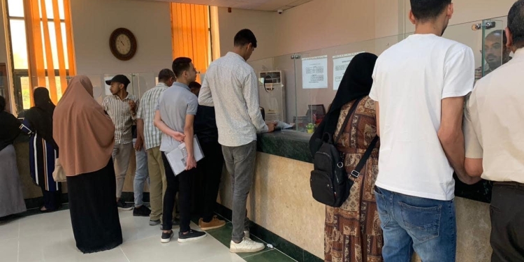 بالصور..إقبال من الطلاب الدراسين بالجامعات الروسية والسودانية علي التقديم بالجامعات