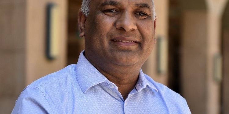 حصول الدكتور شاه بويان أستاذ السياسات بالجامعة الأمريكية على جائزة “التحول والاقتصادات النامية”