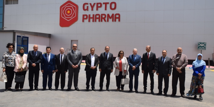 رئيس جامعة حلوان يزور مدينة الدواء لبحث تدريب الطلاب وتطوير البرامج الأكاديمية