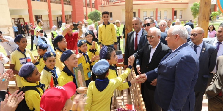 على هامش زيارته للوادى الجديد.. وزير التربية والتعليم يشهد اعتماد نتيجة الشهادة الإعدادية