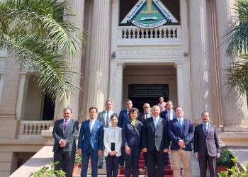 رئيس جامعة بنها يستقبل وفدا من خبراء منظمة التعاون الاقتصادي والتنمية