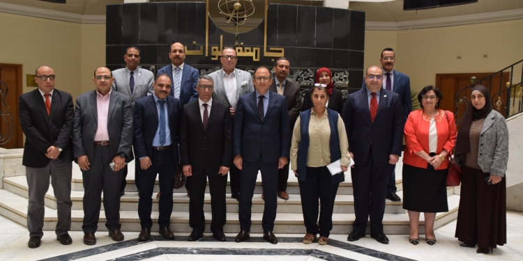 رئيس جامعة حلوان: نسعى لتطوير منظومة الكتاب الجامعي والتحول للنسخة الإلكترونية