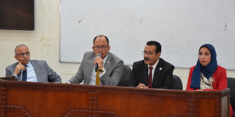 رئيس جامعة حلوان يكشف خطة دعم الأنشطة الطلابية بالكليات