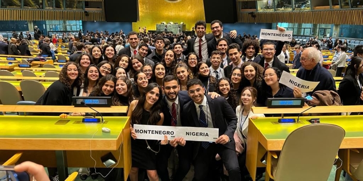 طلاب الجامعة الأمركية ومشاركة متميزة وجصاد جوائز