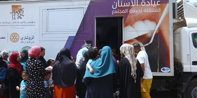 جامعة القاهرة تطلق قافلة شاملة لقرية نزلة الأشطر بالجيزة