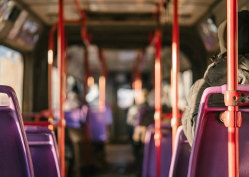 تلميذ ينقذ حافلة نقل مدرسية مكتظة بالأطفال