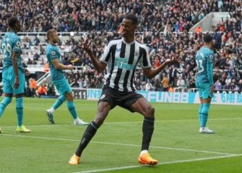 نيوكاسل يشعل صراع المربع الذهبي في "بريميرليج" باكتساح توتنهام 6-1