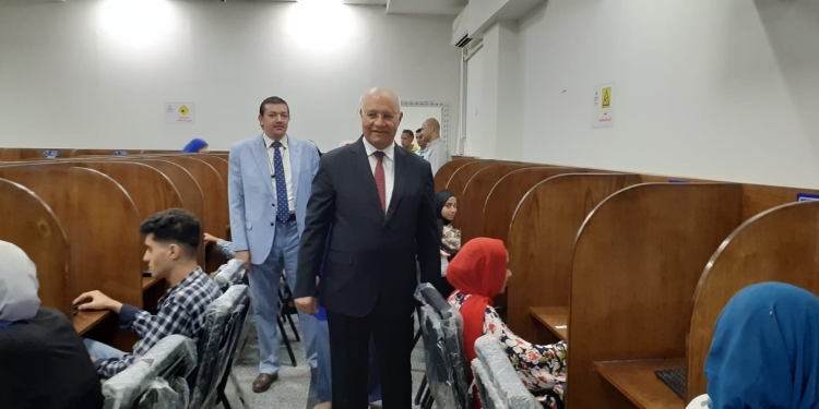 رئيس جامعة بنها يتفقد لجان الامتحانات بـ 3 كليات